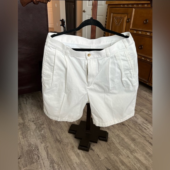 Jos. A. Bank Other - Jos A. Bank Mens WHITE Pleated Traveler Cotton Casual Shorts 35